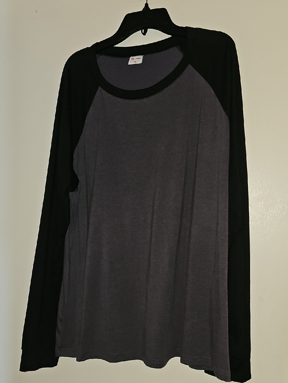 Long Sleeve Raglan Tee in Charcoal and Black